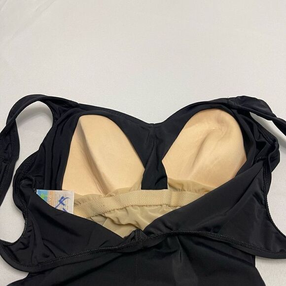 LE COVE Solid Black One Piece VTG Swimsuit Rusched Up The Center Front Size 12 - Picture 7 of 7